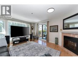 Kitchen - 209 3969 Shelbourne St, Saanich, BC V8N3E1 Photo 6