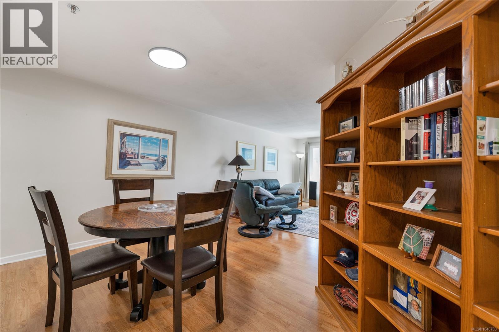 #209 3969 Shelbourne St - 8