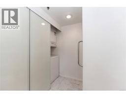 209 3969 Shelbourne St, Saanich, BC V8N3E1 Photo 19