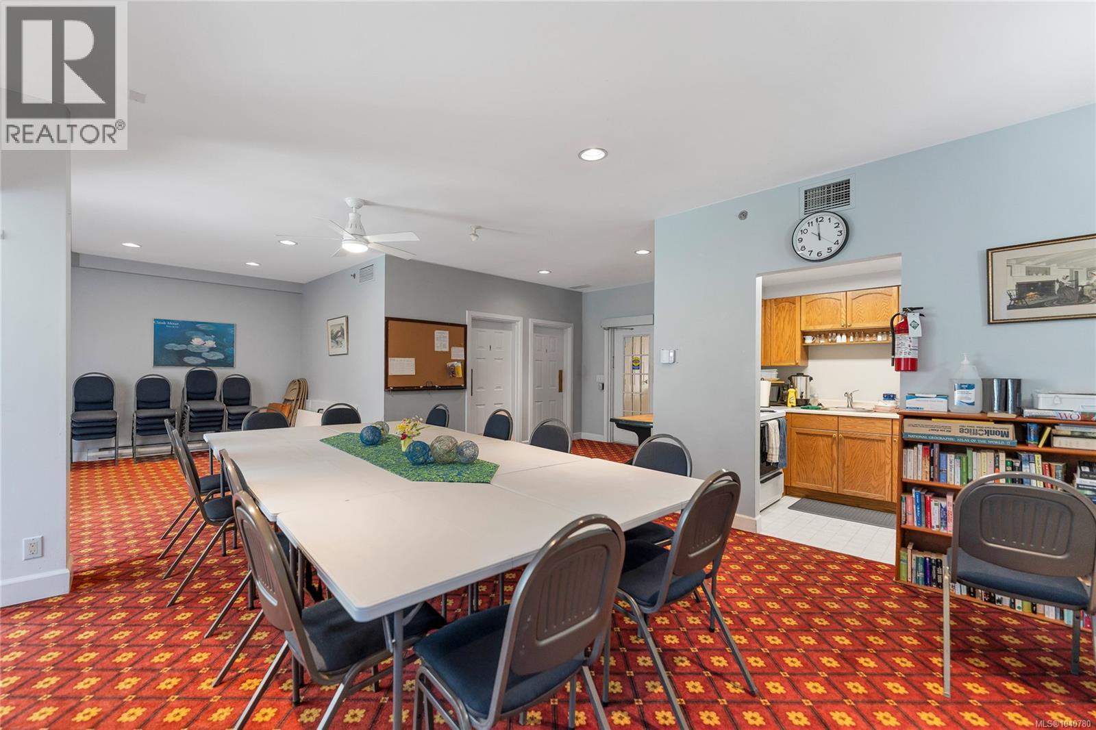 #209 3969 Shelbourne St - 24