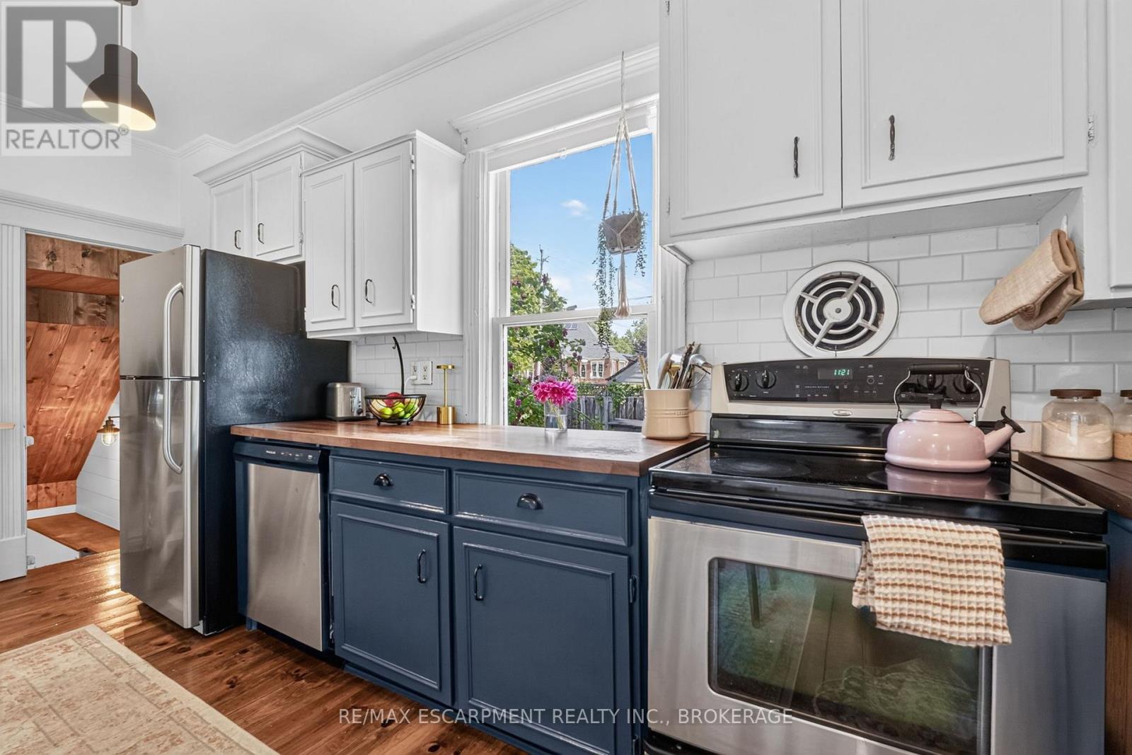 111 MAIN STREET W - 20