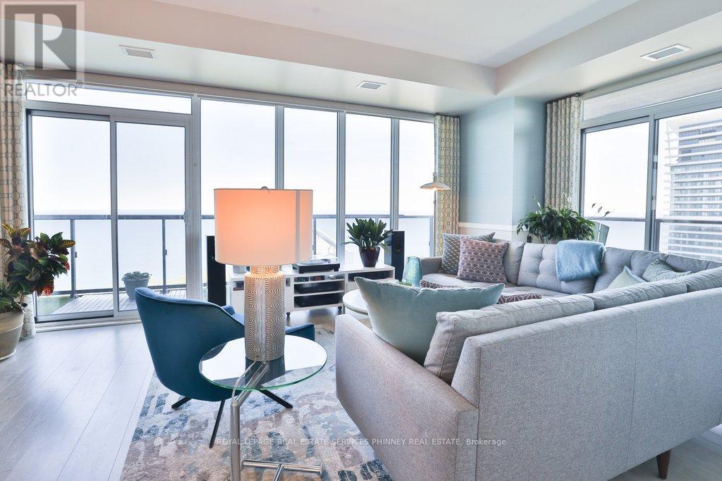 #4502 56 ANNIE CRAIG DRIVE - 11