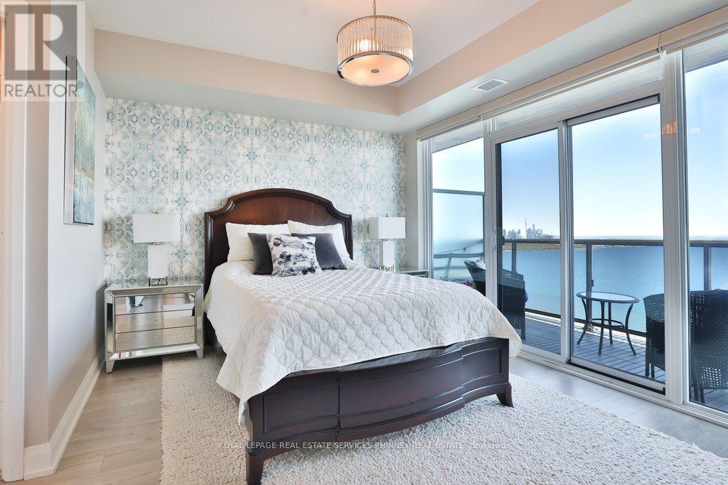 #4502 56 ANNIE CRAIG DRIVE - 16
