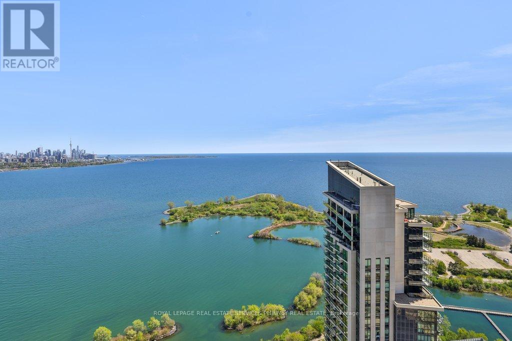 #4502 56 ANNIE CRAIG DRIVE - 32