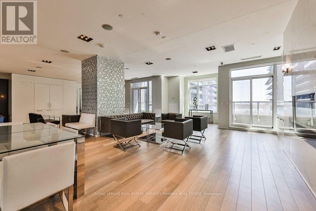 #4502 56 ANNIE CRAIG DRIVE - 41