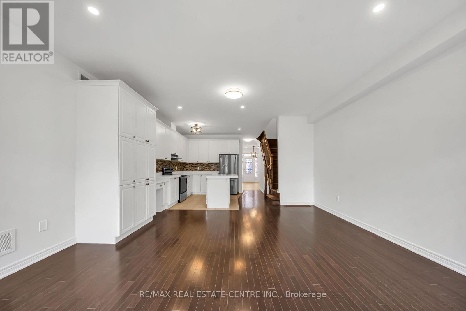 8 MUNCH PLACE - 20