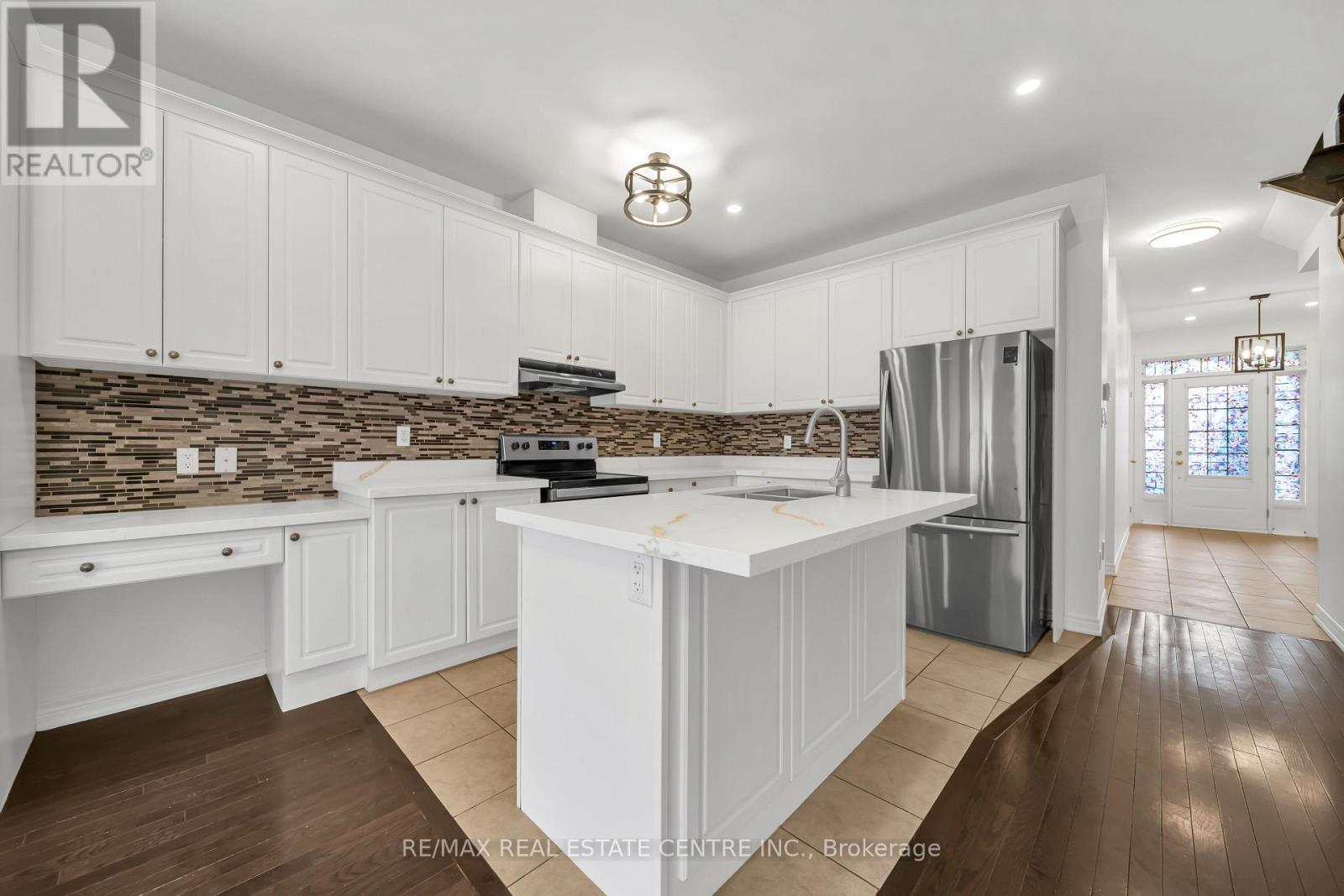 8 MUNCH PLACE - 25
