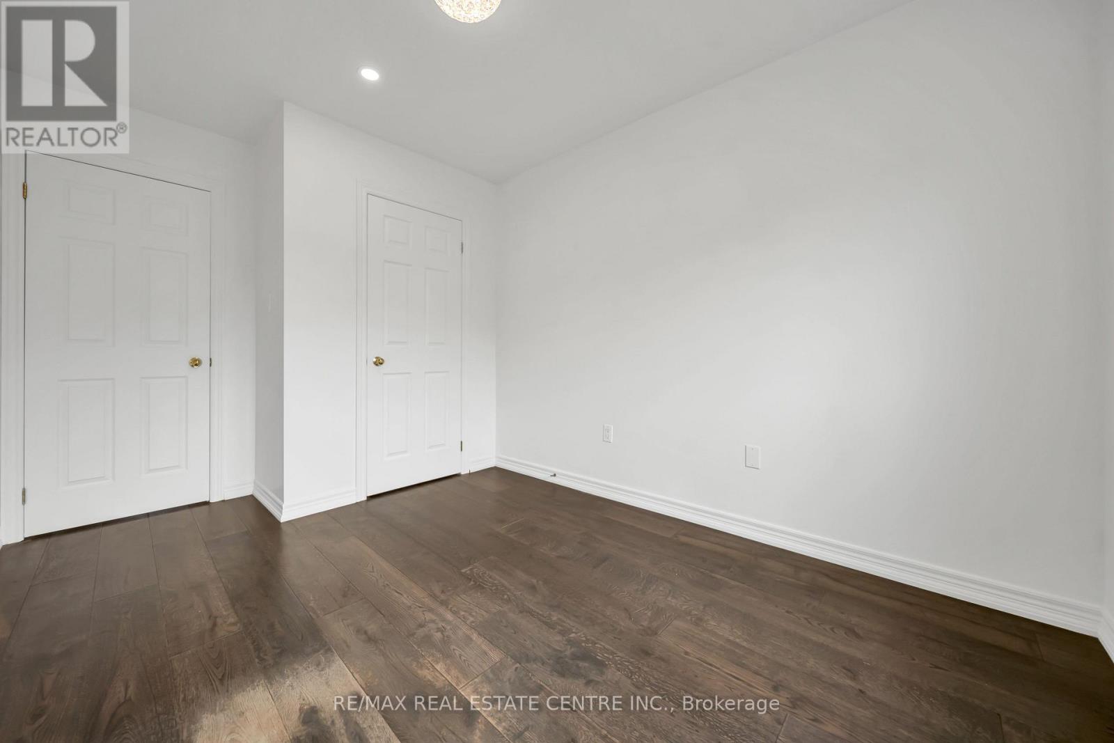 8 MUNCH PLACE - 30