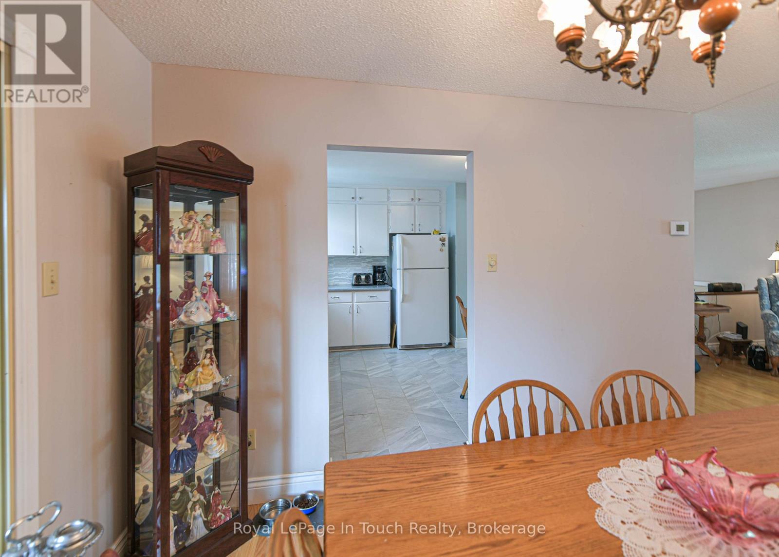642 RANDLES CRESCENT - 11