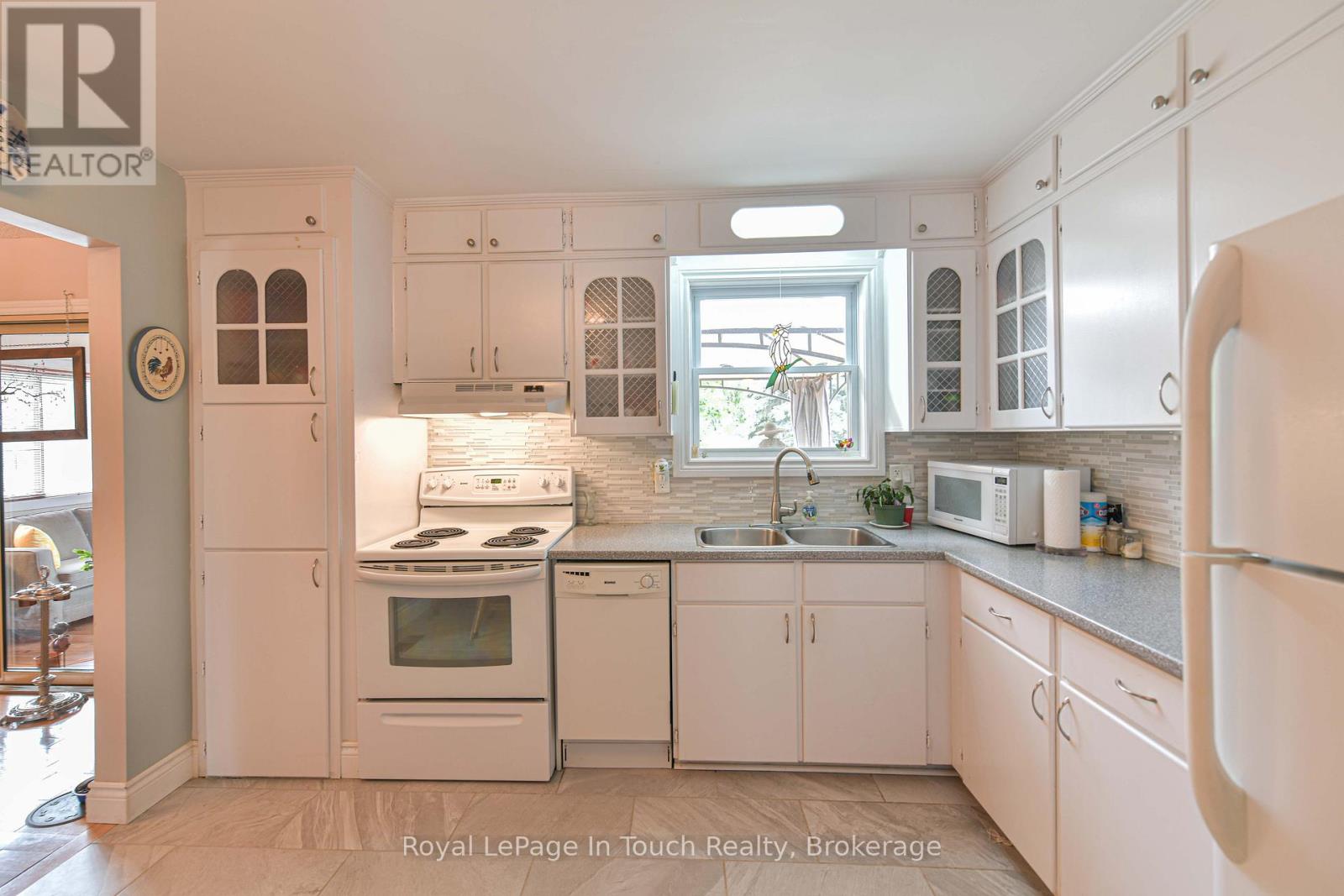 642 RANDLES CRESCENT - 13