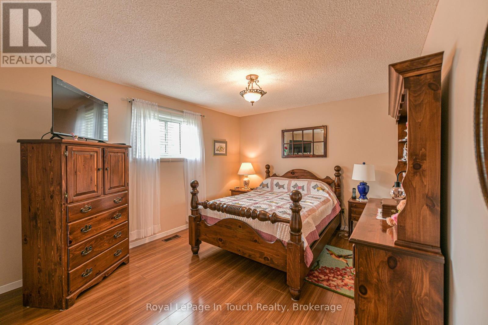 642 RANDLES CRESCENT - 14