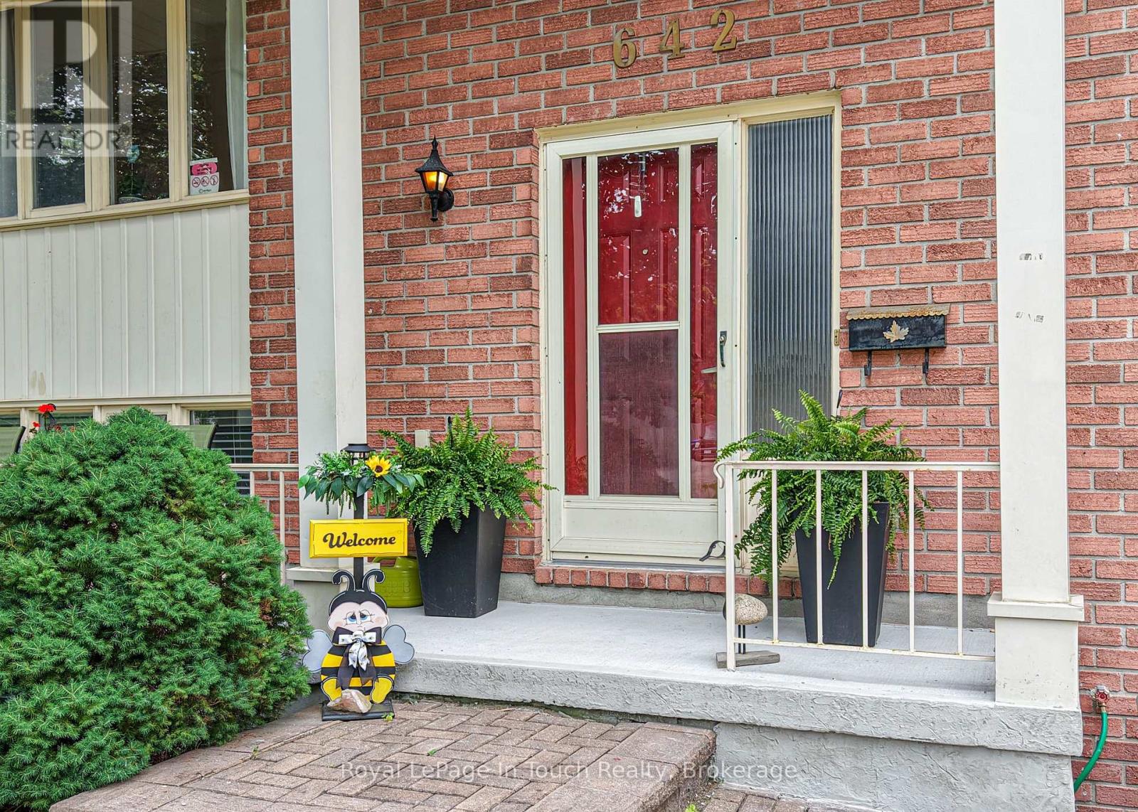 642 RANDLES CRESCENT - 2