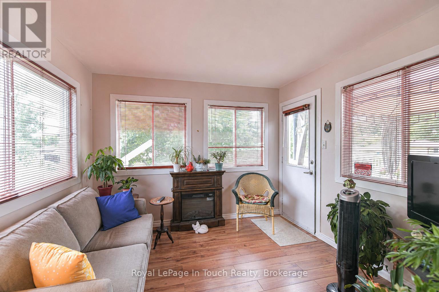 642 RANDLES CRESCENT - 24