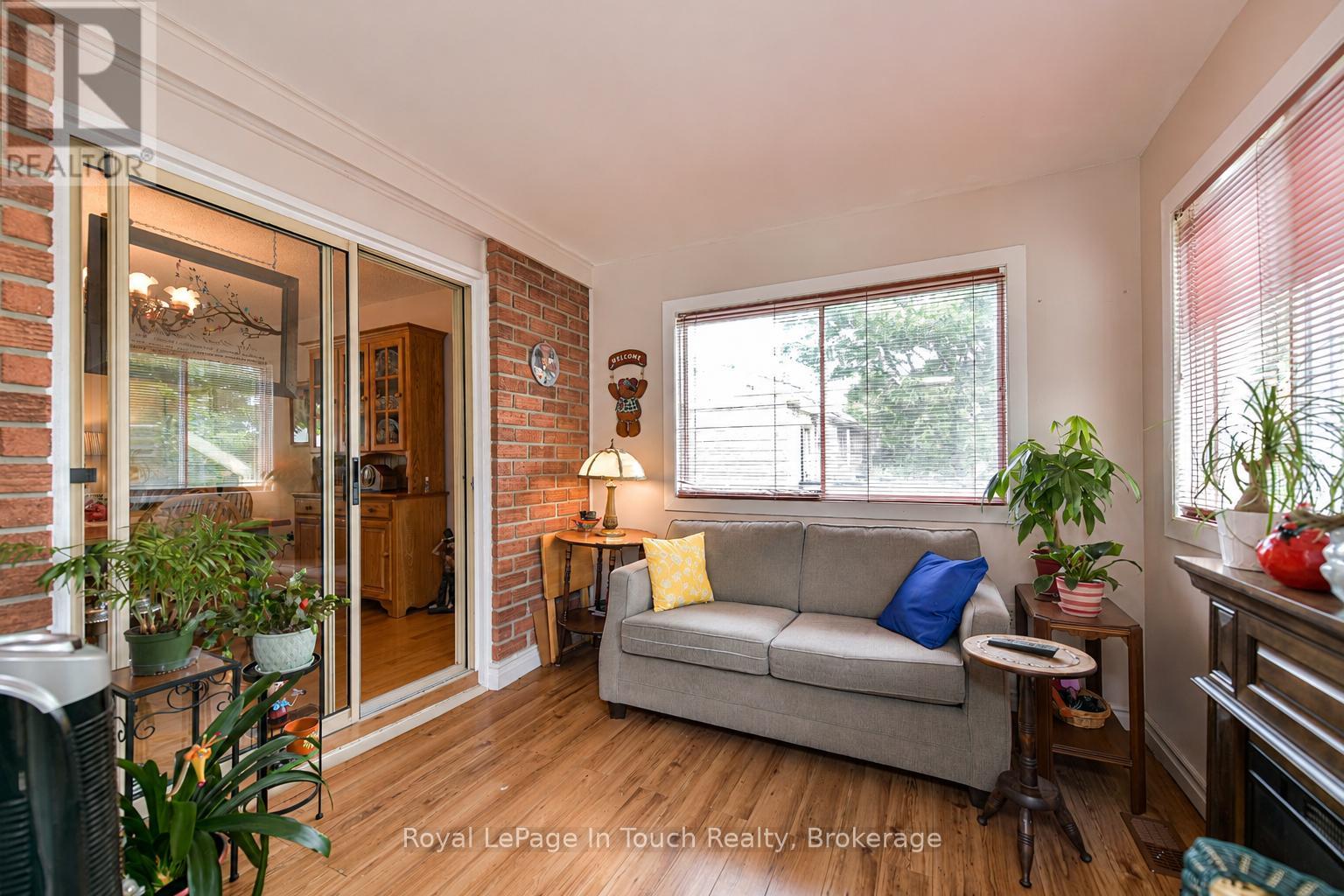 642 RANDLES CRESCENT - 25