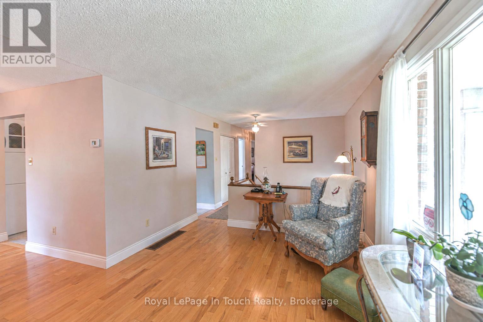 642 RANDLES CRESCENT - 8