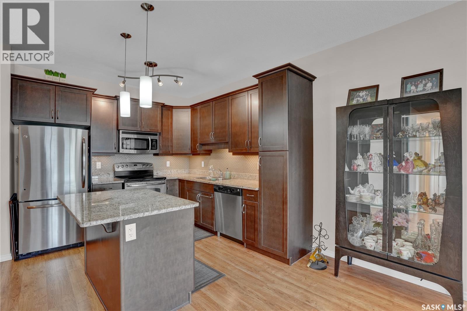 311 2102 Heseltine ROAD — photo 11