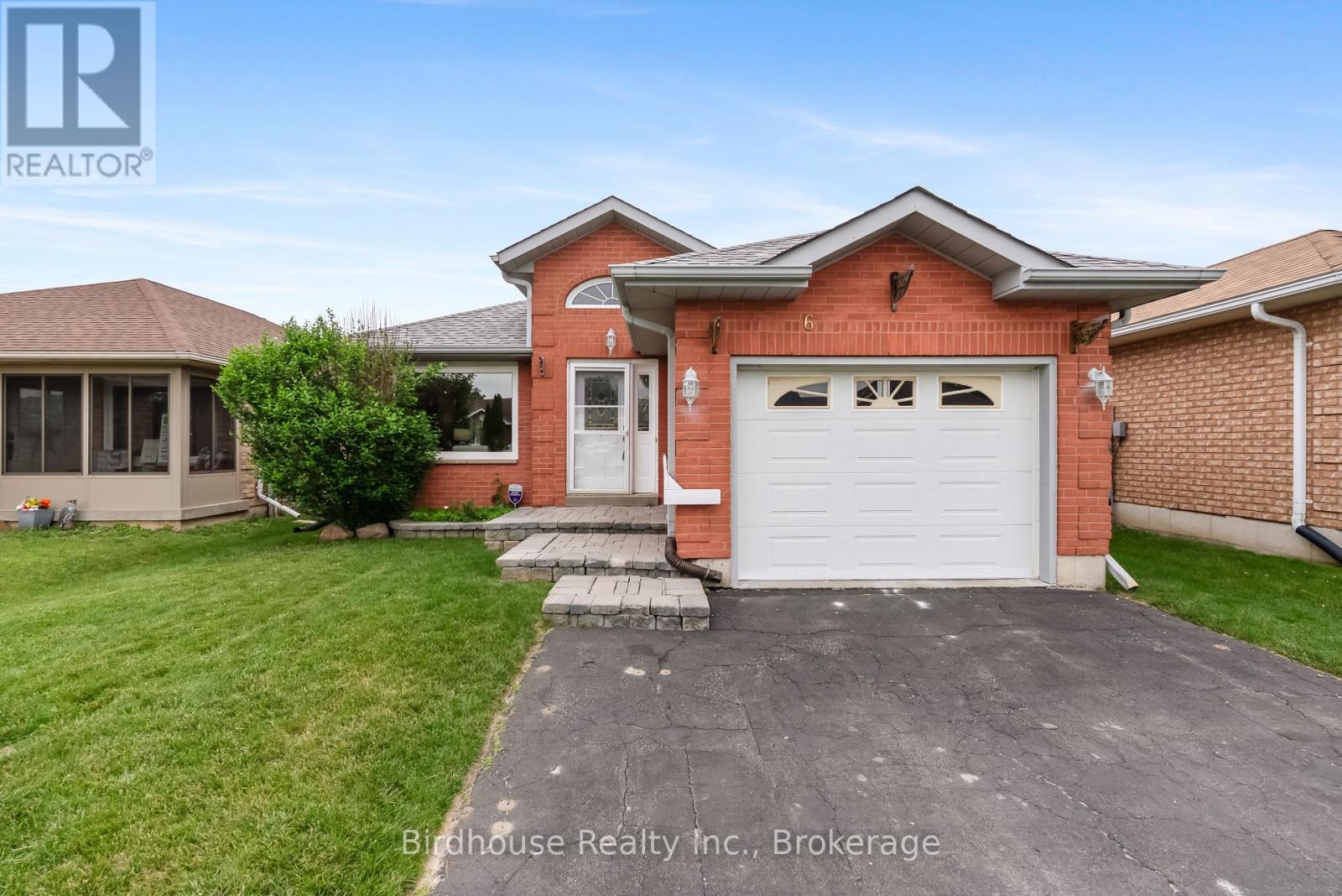 6 EAKINS CRESCENT - 1