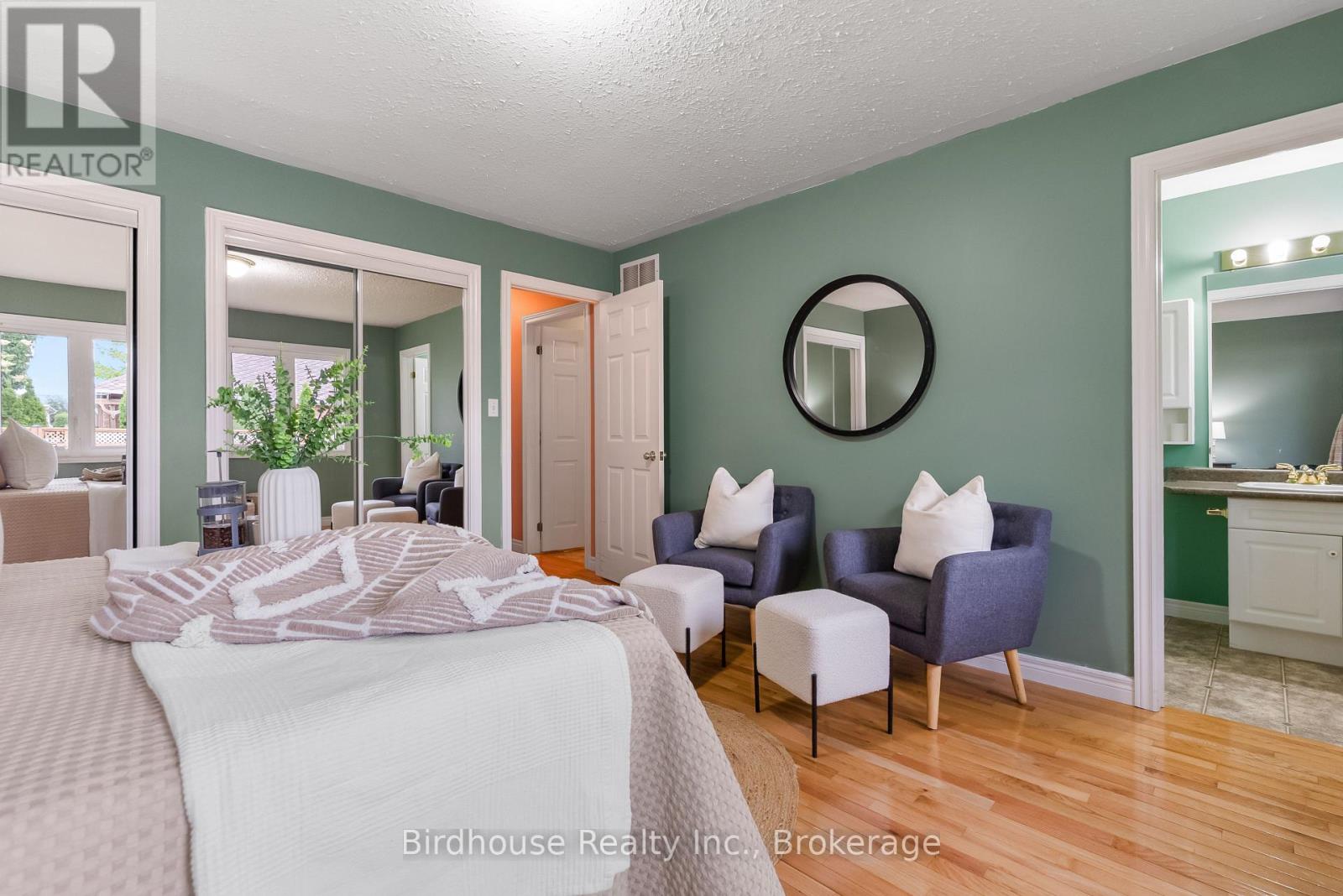 6 EAKINS CRESCENT - 15