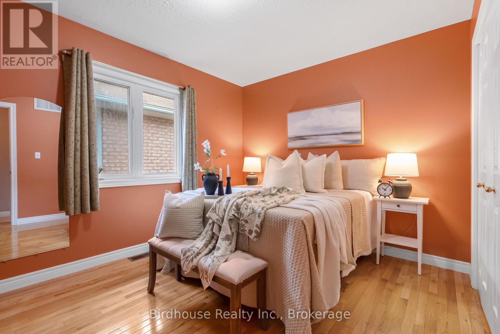 6 EAKINS CRESCENT - 17