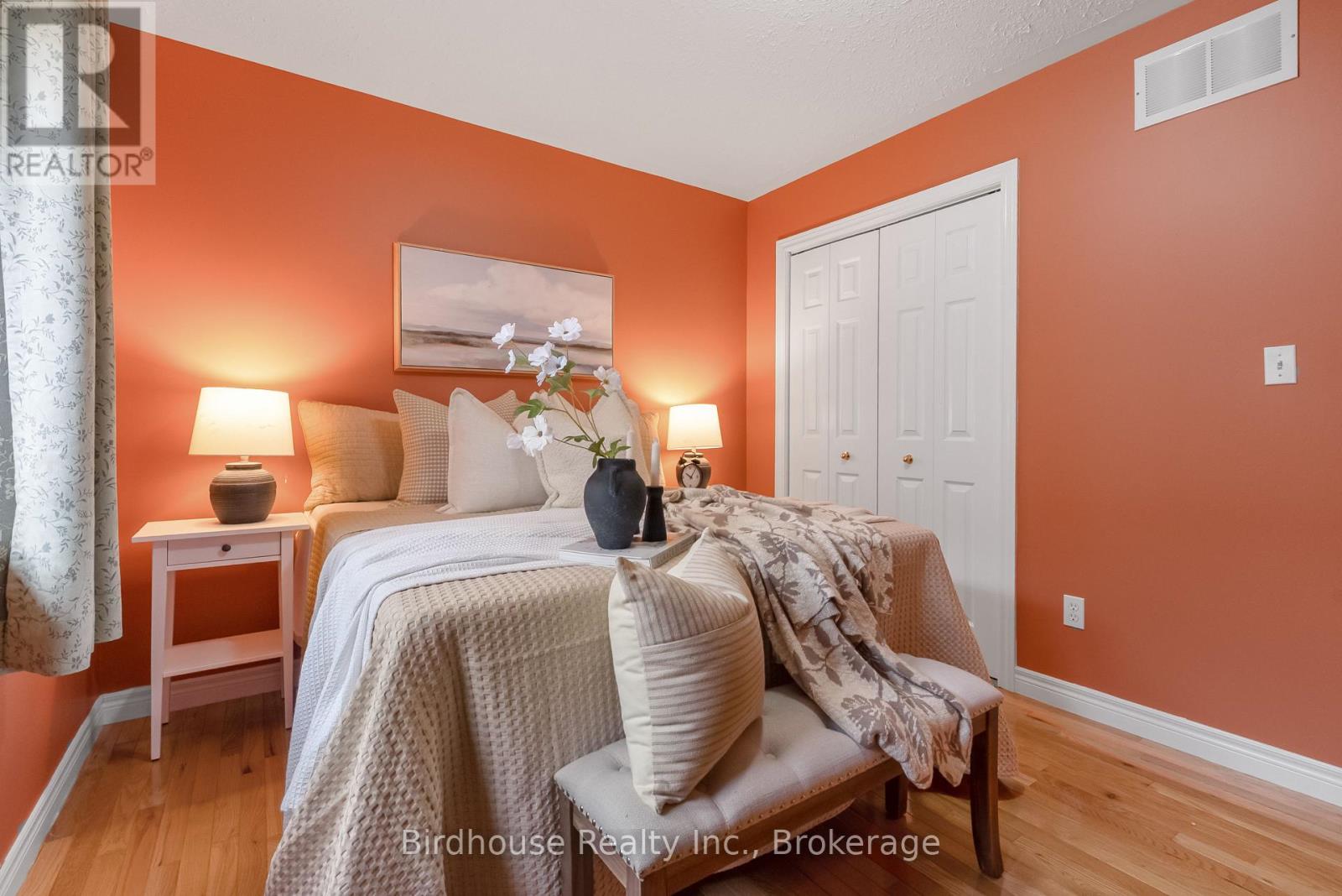 6 EAKINS CRESCENT - 18
