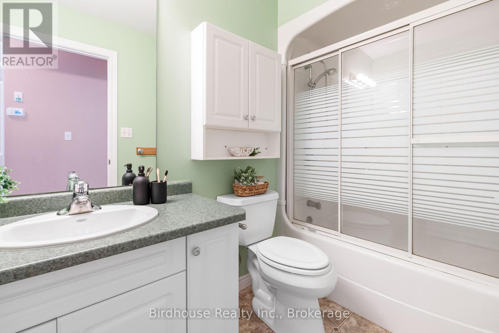 6 EAKINS CRESCENT - 19