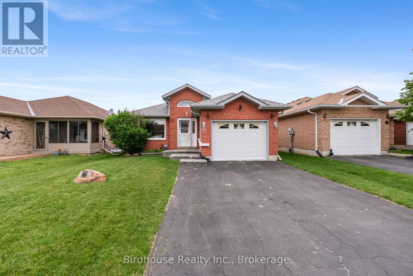 6 EAKINS CRESCENT - 2