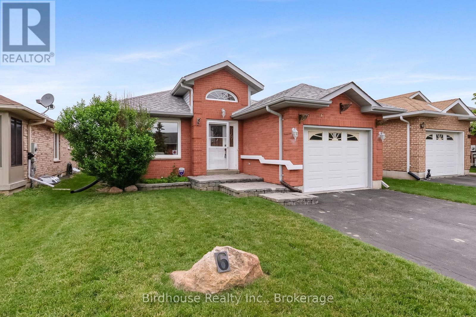 6 EAKINS CRESCENT - 3