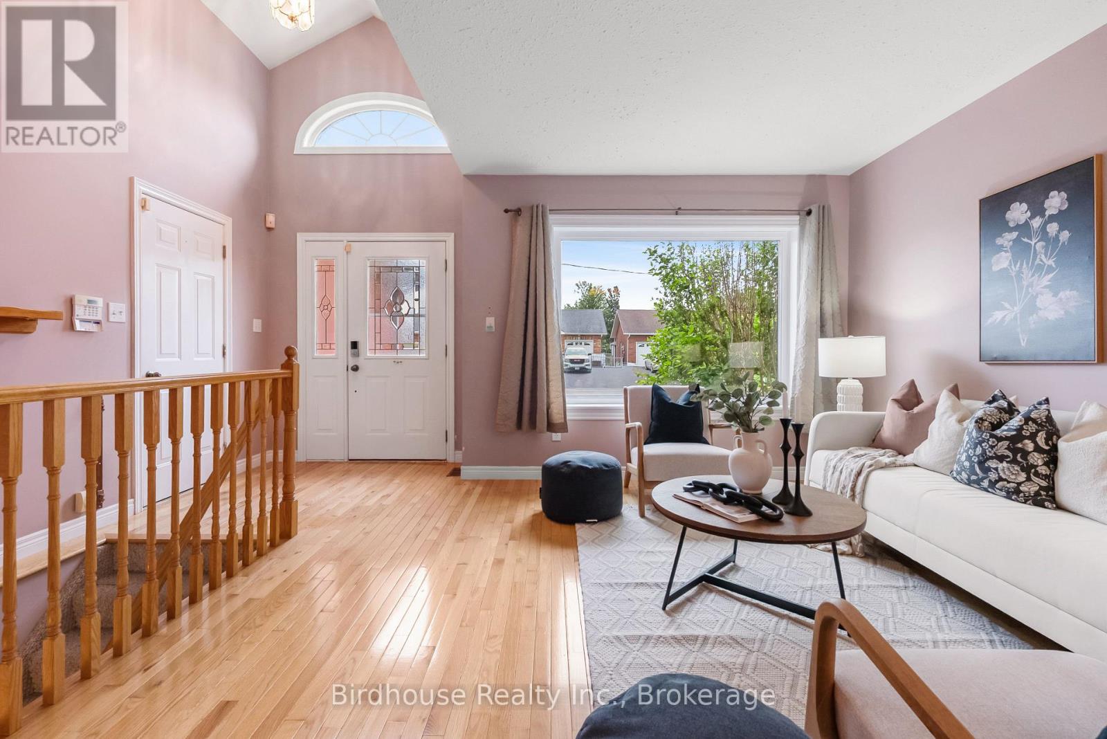 6 EAKINS CRESCENT - 9