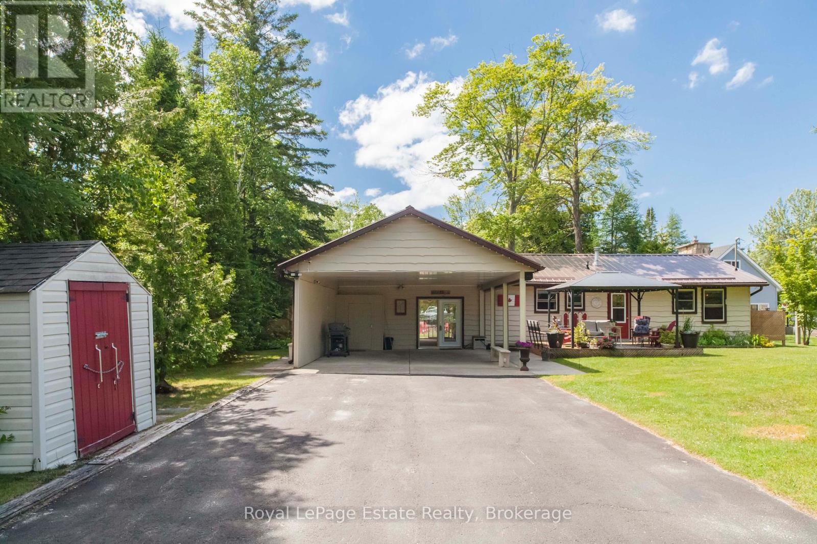 326 LINDSAY STREET - 1
