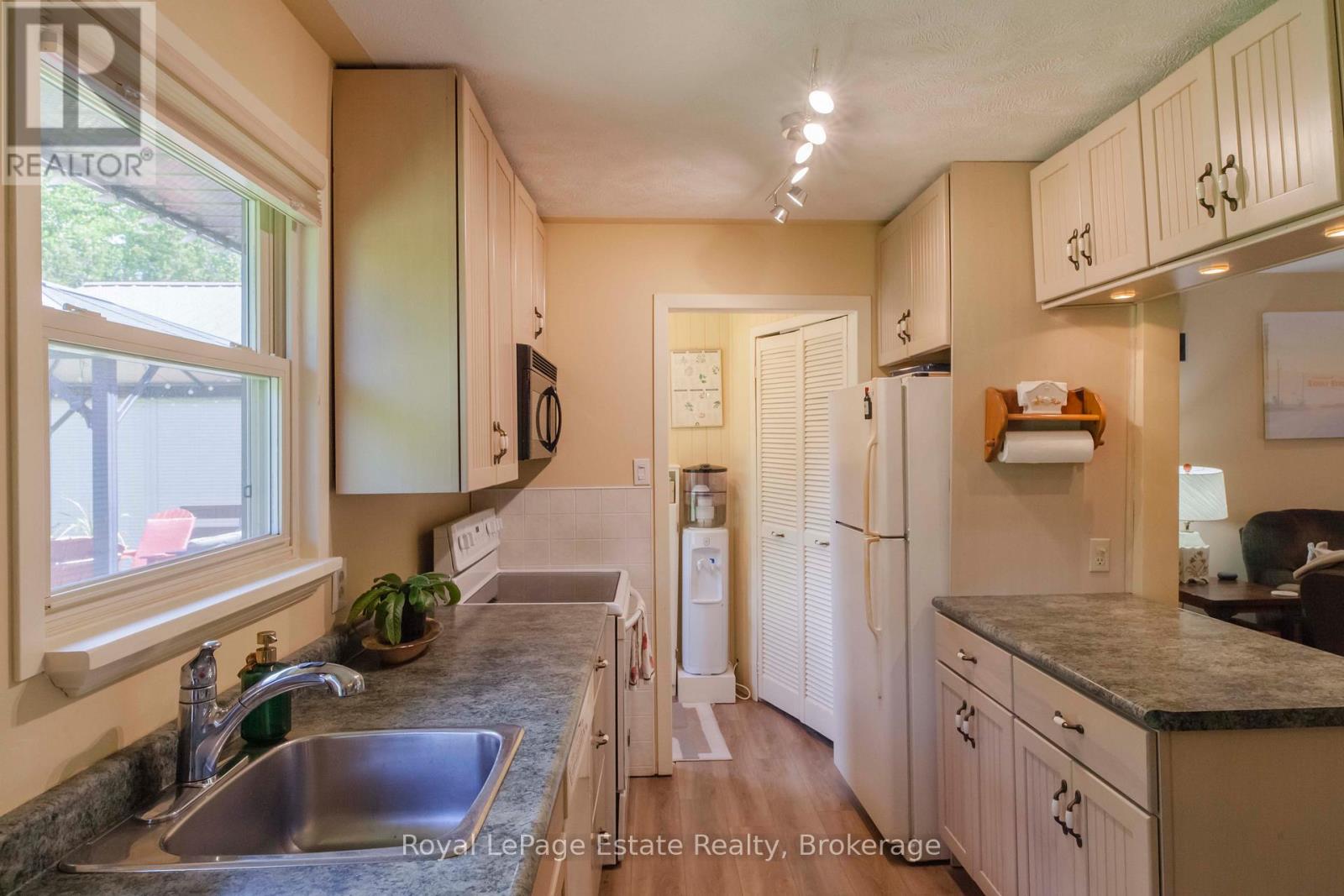 326 LINDSAY STREET - 13