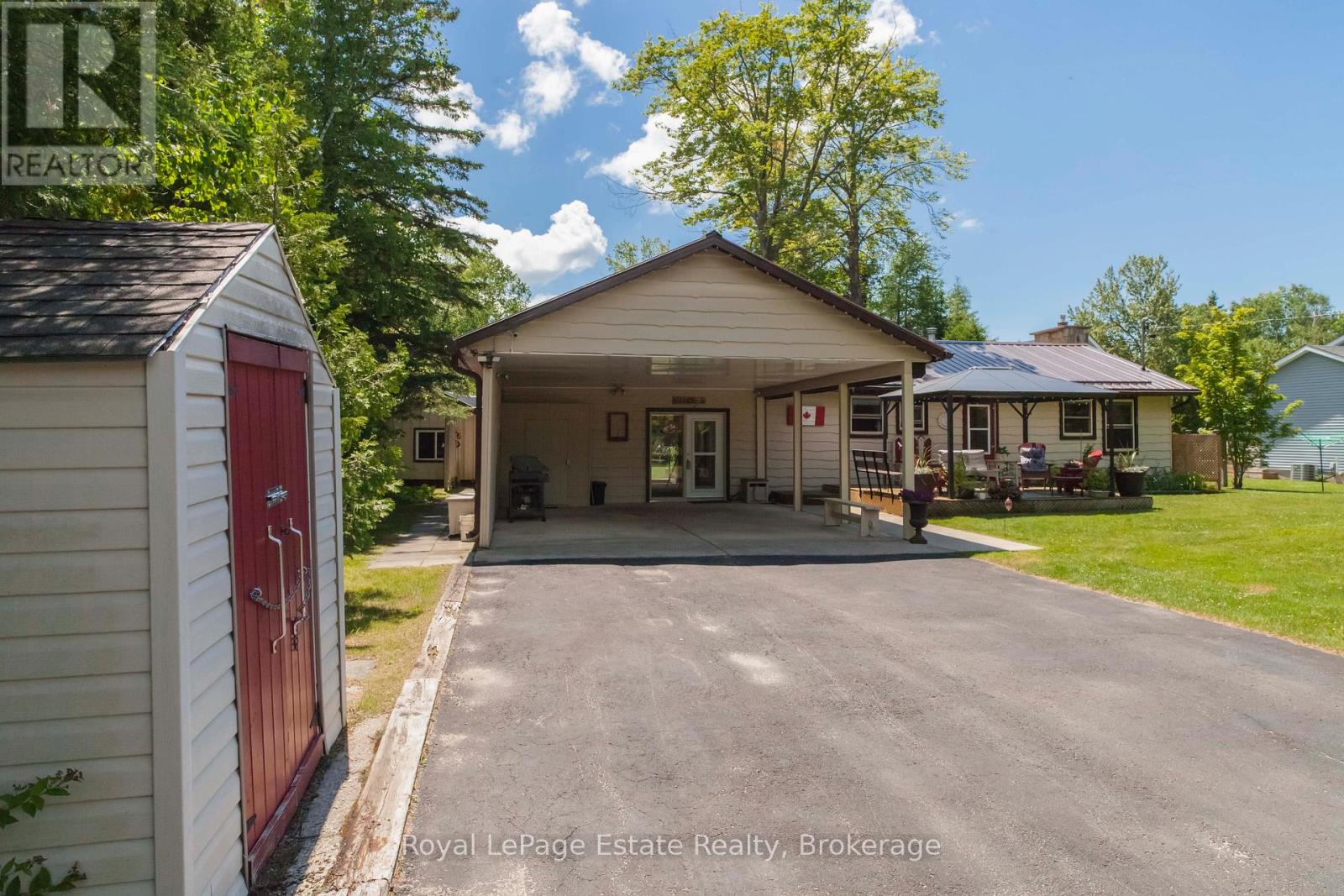 326 LINDSAY STREET - 5