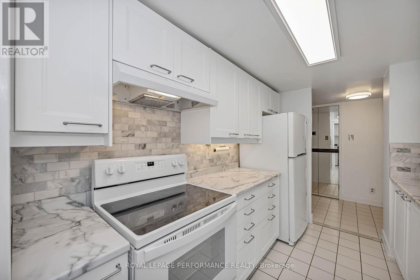 #408 2019 CARLING AVENUE N - 12
