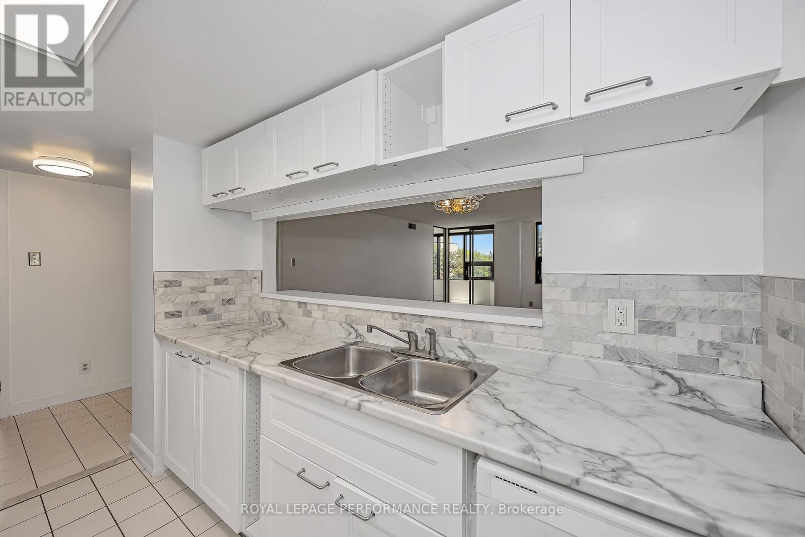 #408 2019 CARLING AVENUE N - 13