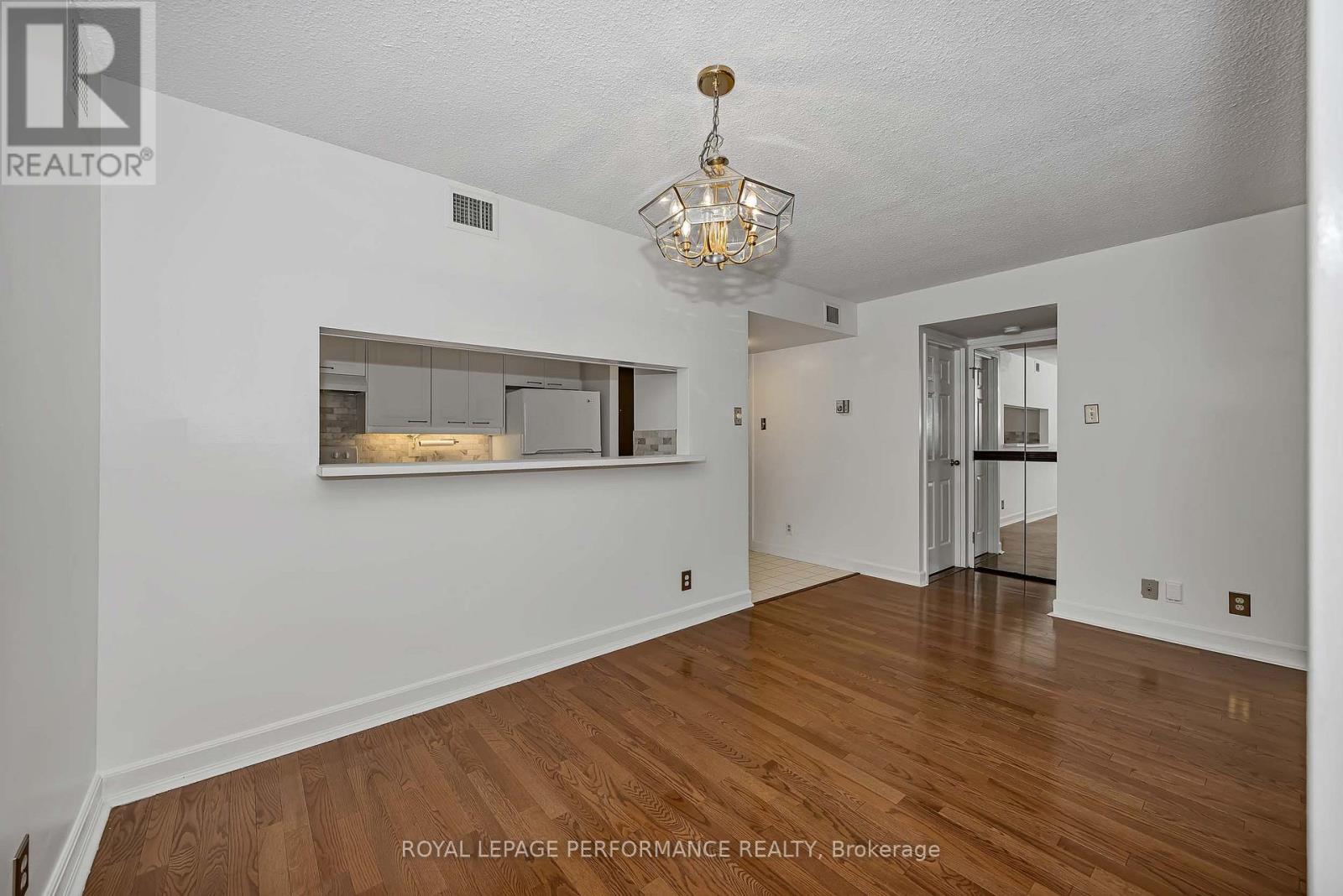 #408 2019 CARLING AVENUE N - 19