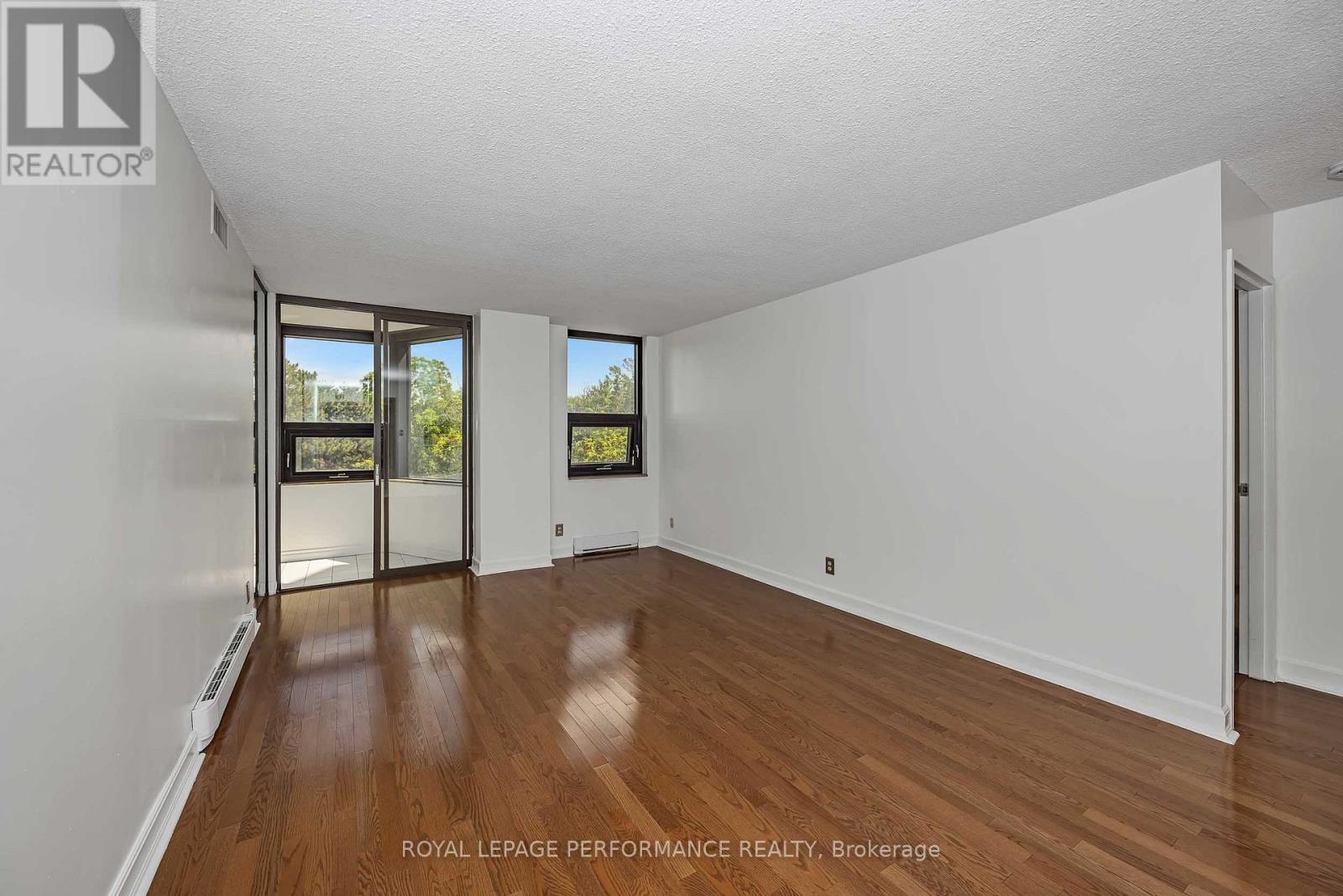 #408 2019 CARLING AVENUE N - 21