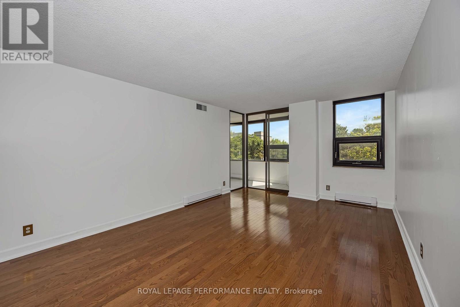 #408 2019 CARLING AVENUE N - 22