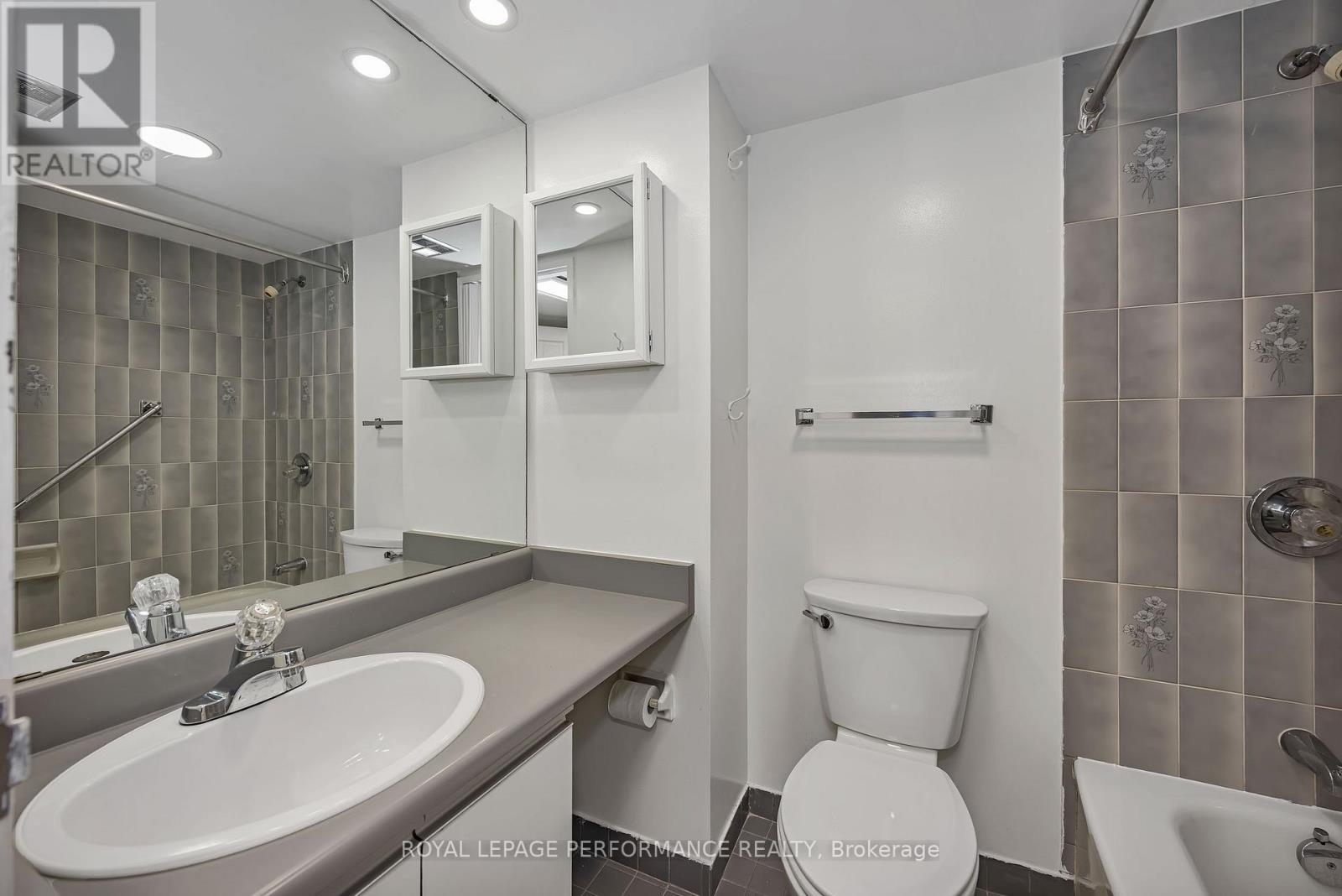#408 2019 CARLING AVENUE N - 26