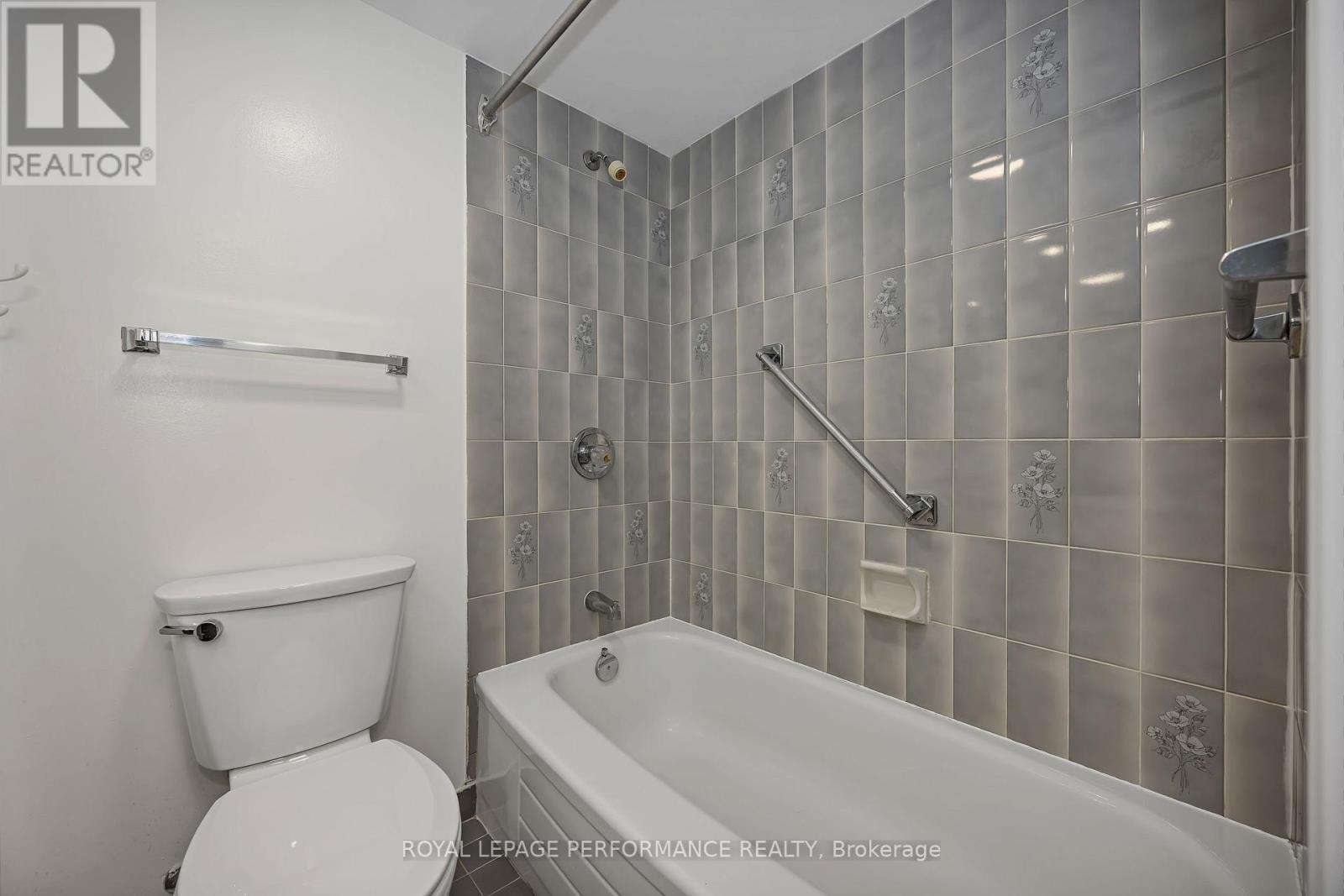 #408 2019 CARLING AVENUE N - 27