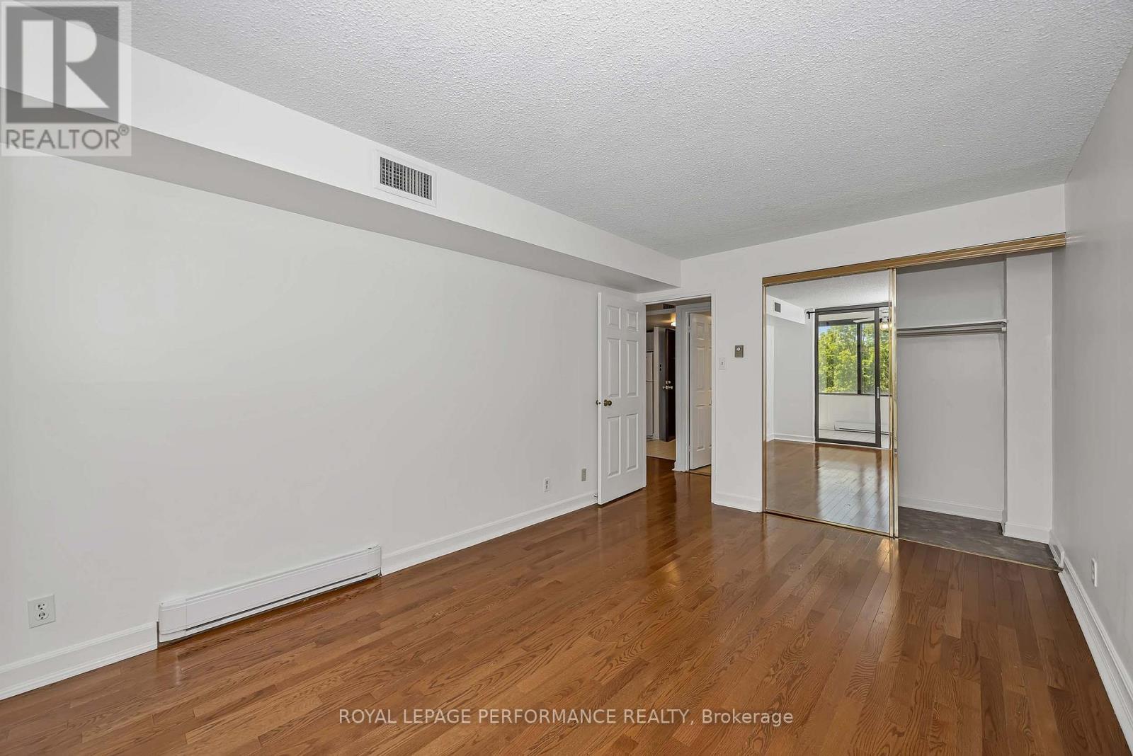 #408 2019 CARLING AVENUE N - 29