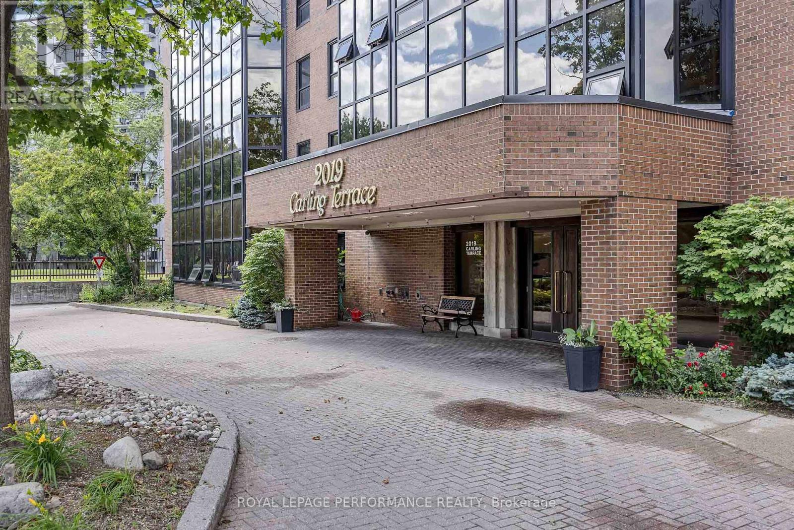 #408 2019 CARLING AVENUE N - 3