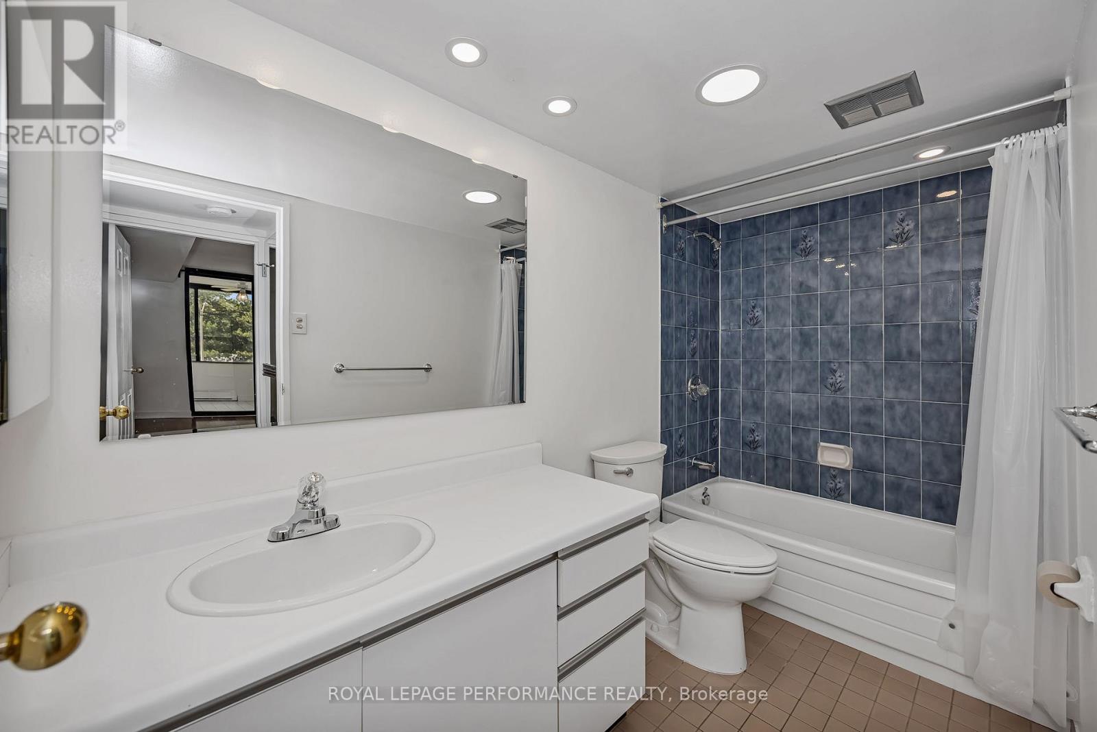 #408 2019 CARLING AVENUE N - 33