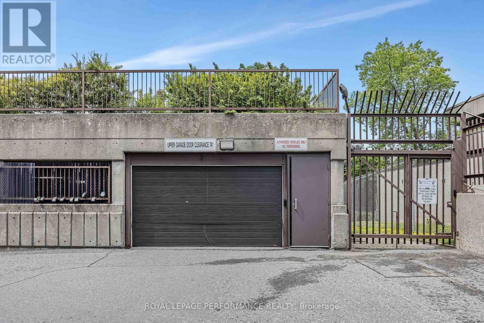 #408 2019 CARLING AVENUE N - 35