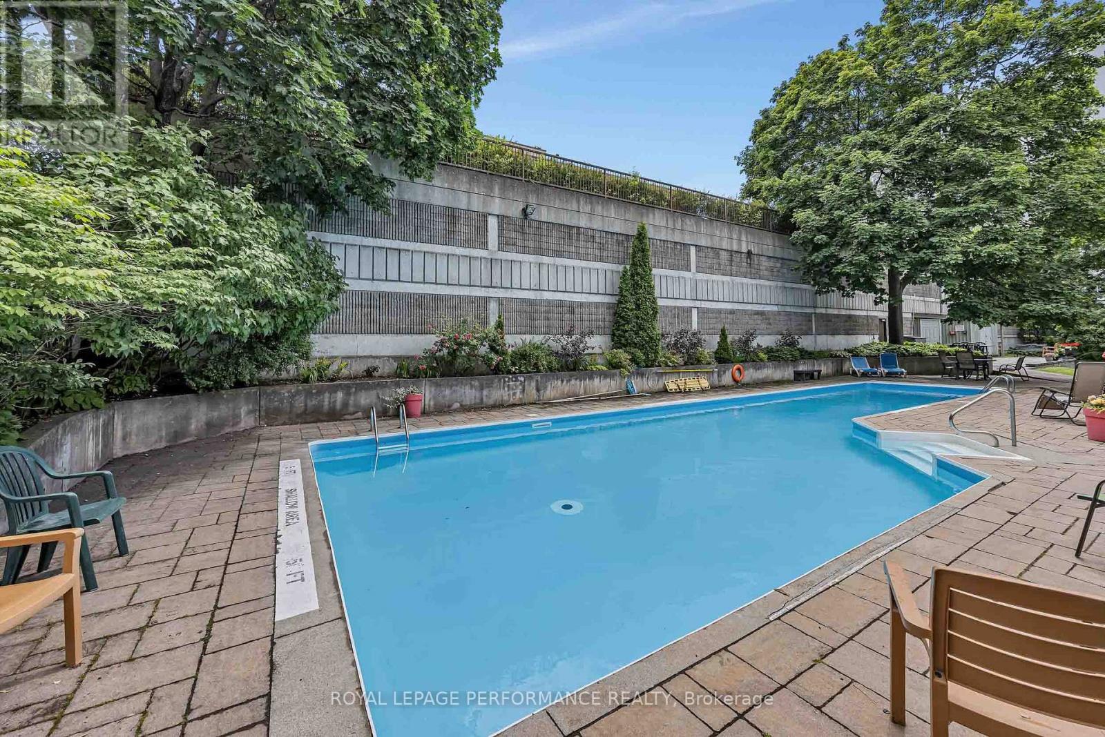 #408 2019 CARLING AVENUE N - 36