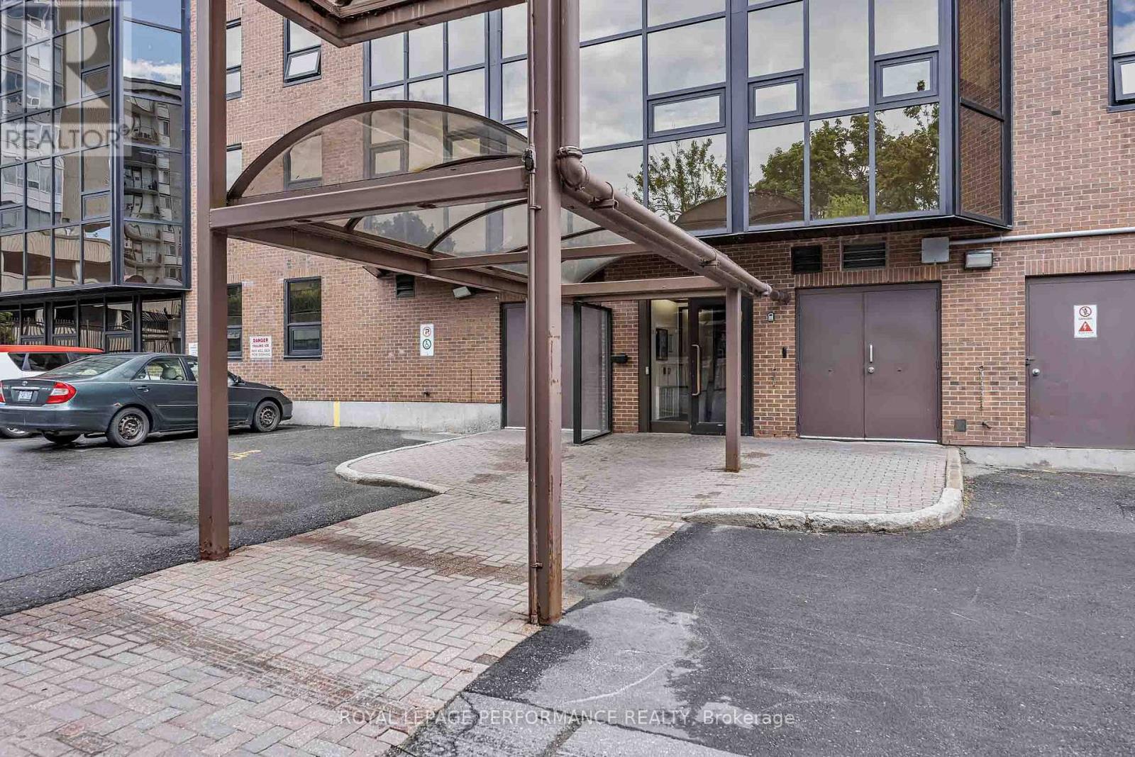 #408 2019 CARLING AVENUE N - 39