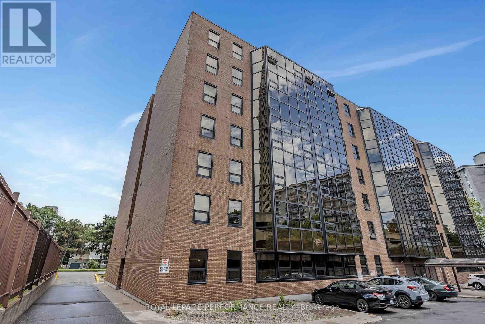#408 2019 CARLING AVENUE N - 40