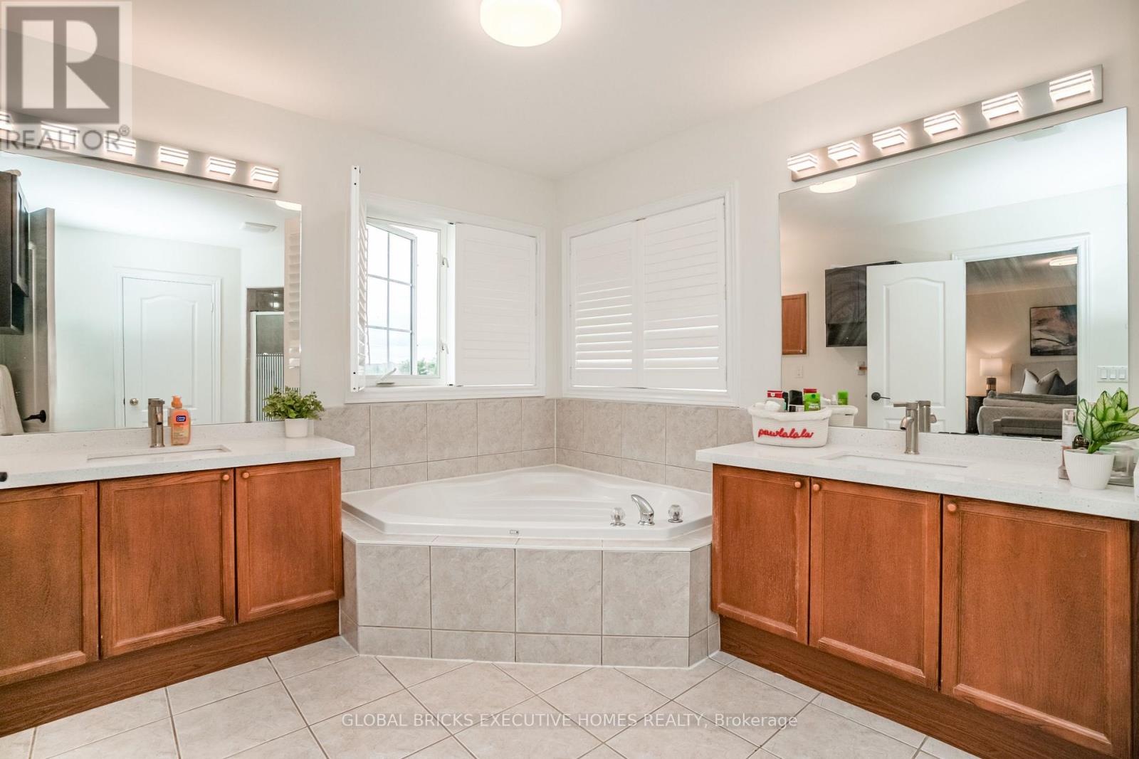 3435 ARTESIAN DRIVE - 25