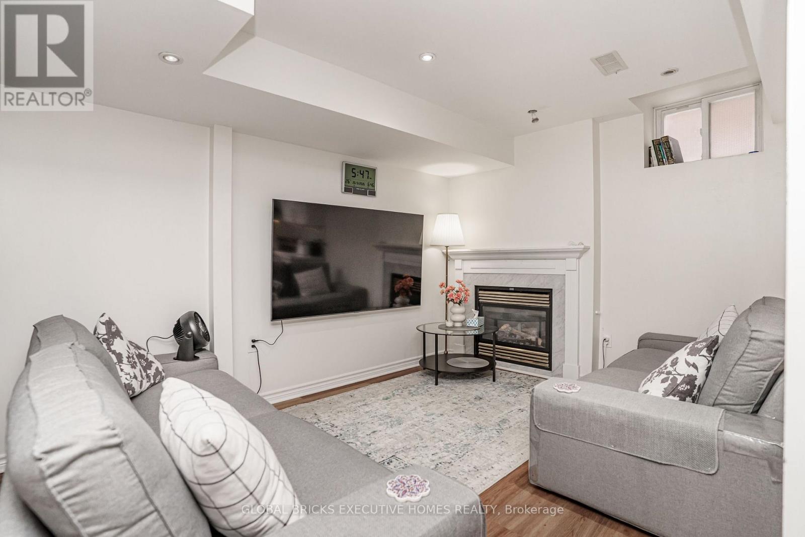 3435 ARTESIAN DRIVE - 41