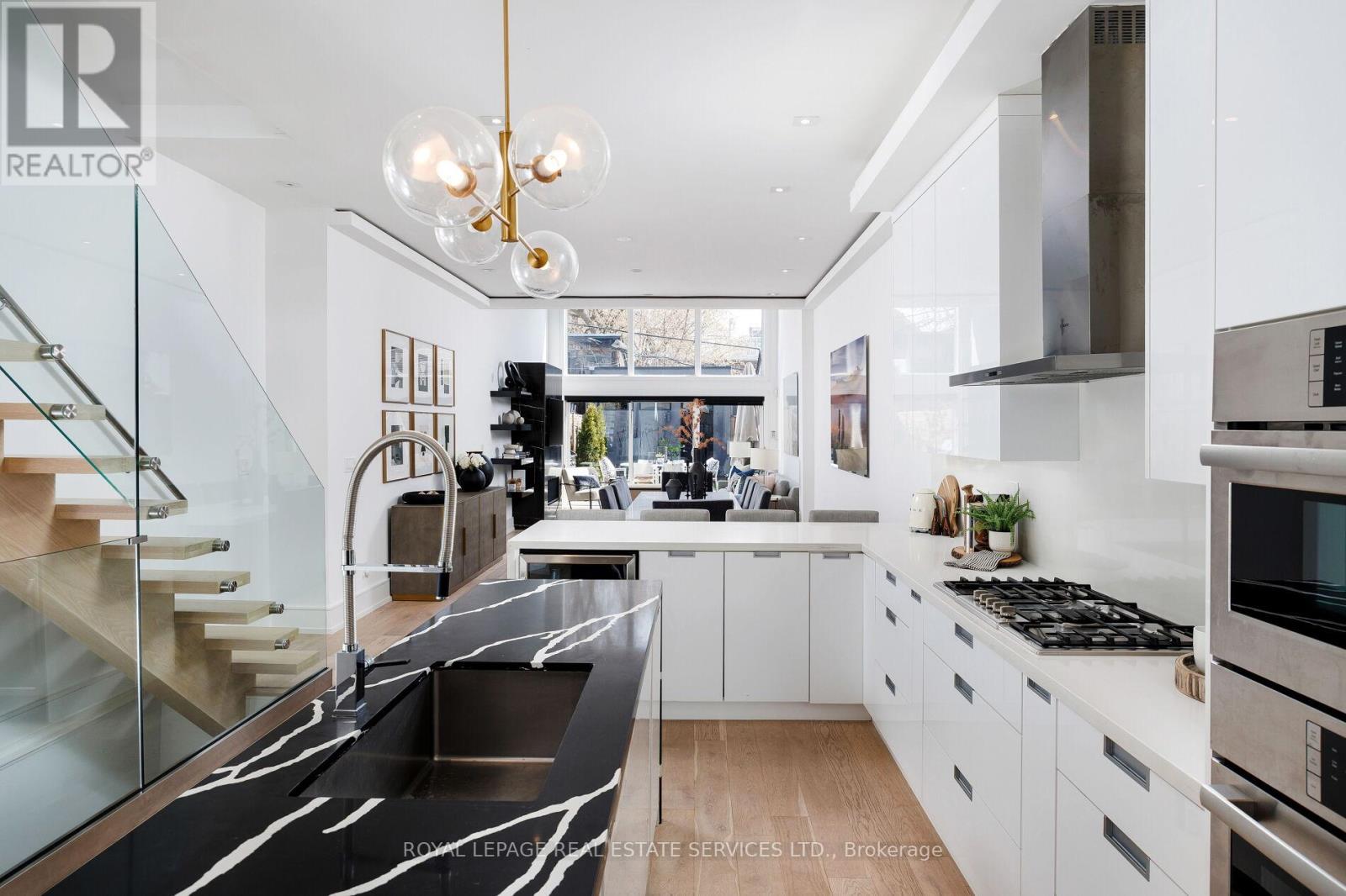 121 MARKHAM STREET - 12