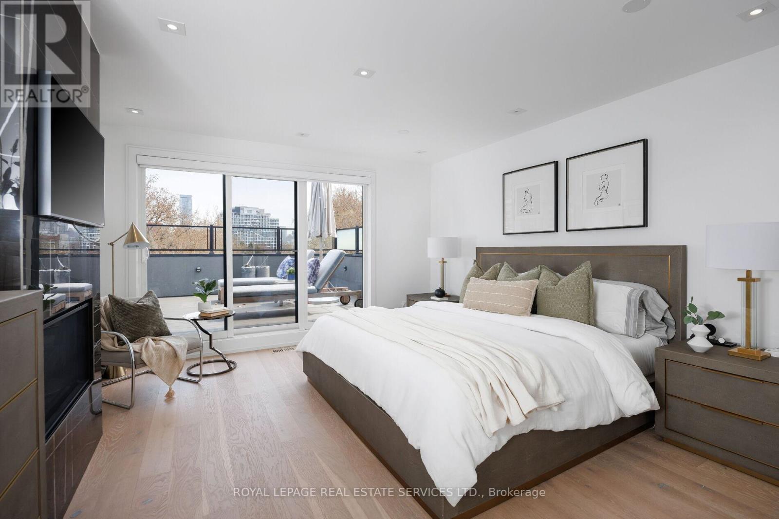 121 MARKHAM STREET - 23