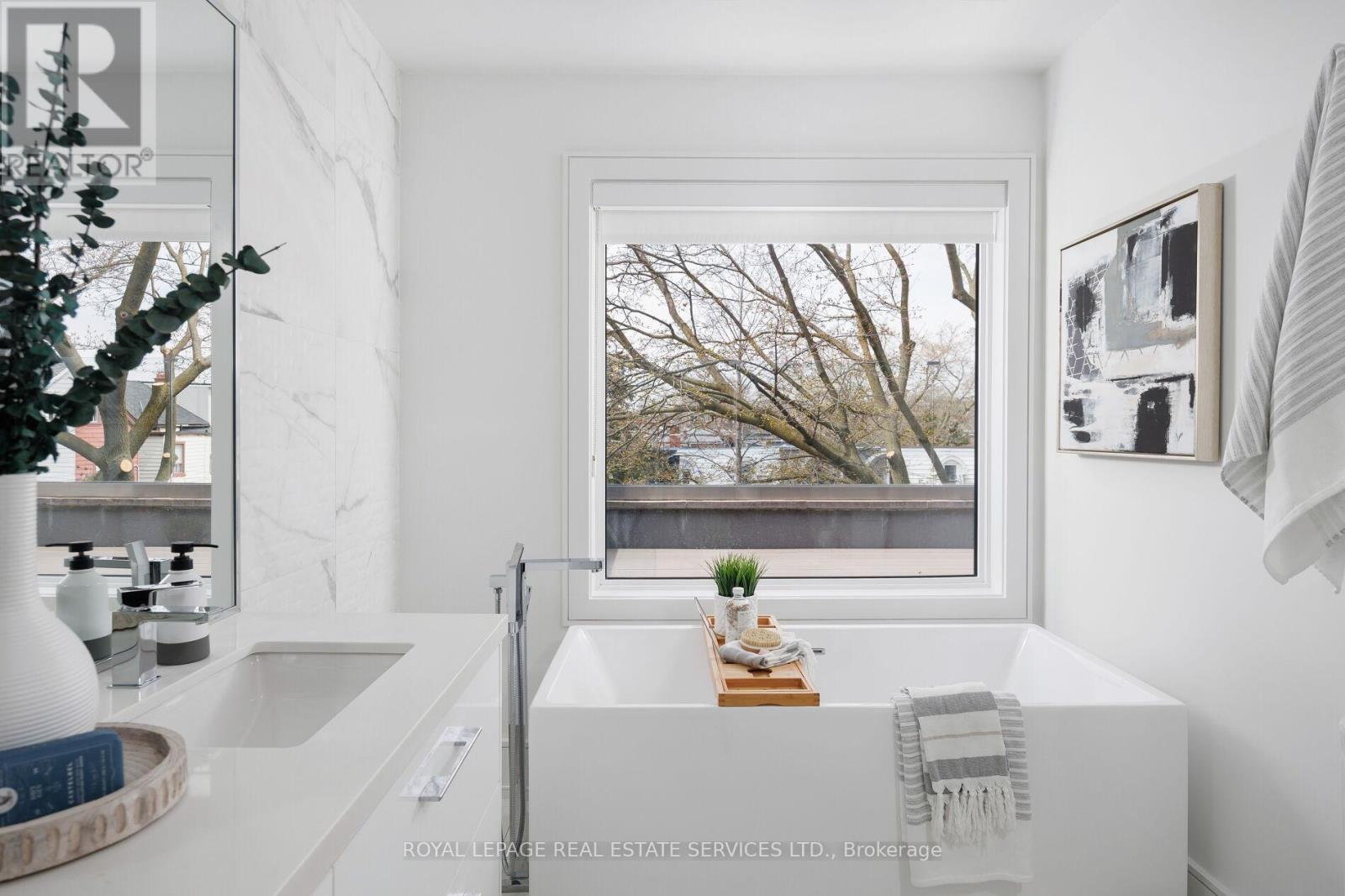121 MARKHAM STREET - 26